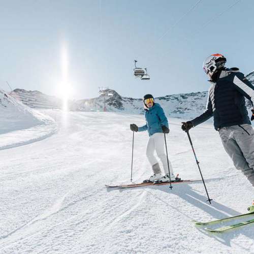 Divertimento sulla neve nella zona sciistica di Merano 2000